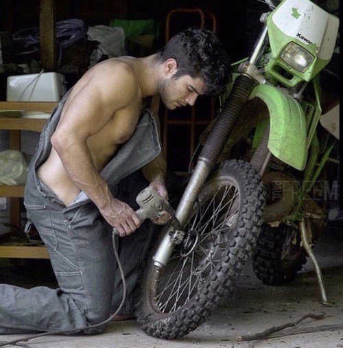 mexicogay-chacales:Hombres Trabajando