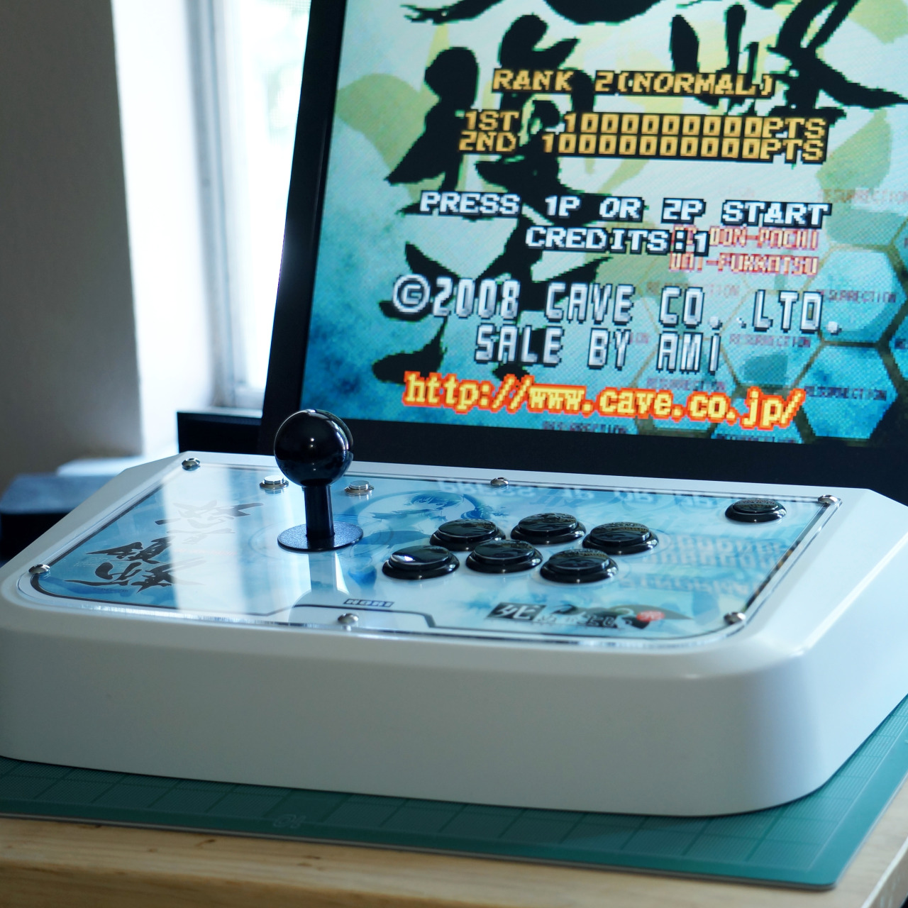 Shmup stick completion~ -SUZO 500 modified with Custom Shaft for Japanese Balltop and shaftcover by @arcadestatic (https://arcadestatic.wordpress.com/) and 25gf Omron microswitches
-12mm Anti-vandal...