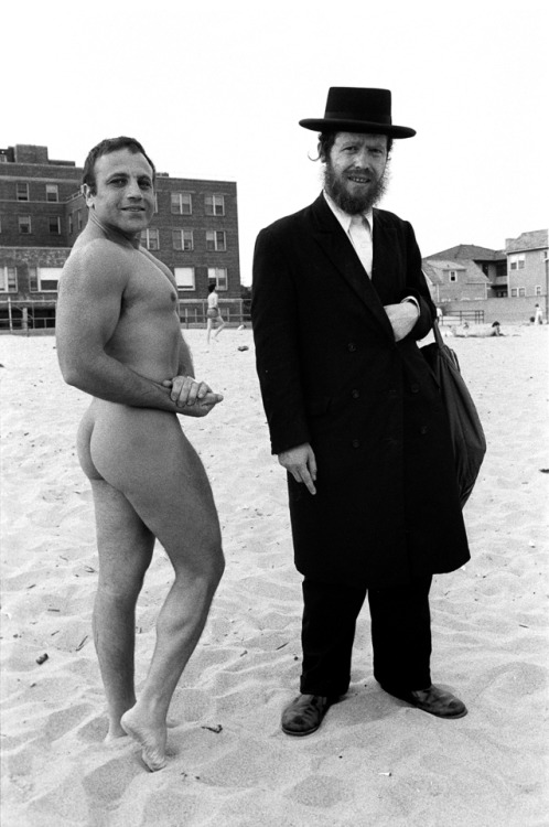 joeinct:Hassid and Jewish Bodybuilder, Photo © Arlene Gottfried,...