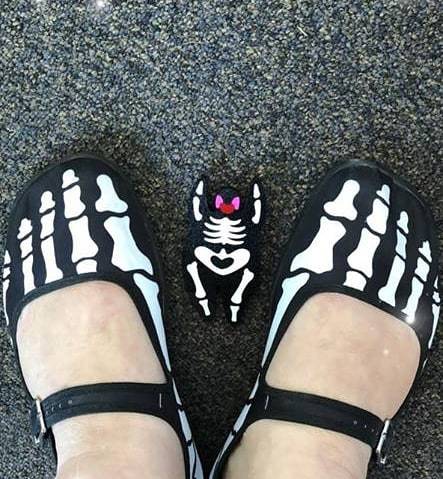 Perfect combo courtesy of @popping_candy_shoes! Skeleton feet...