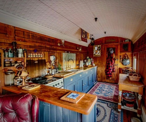 utwo: Old Railway Carriage © living big in a tiny house 