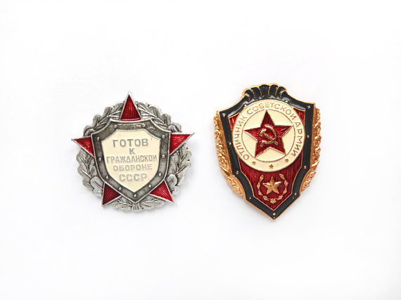 Pin #1 reads “Prepared for civil defence in USSR”
Pin #2 reads “Honored student of the Soviet Army”
(buy here)