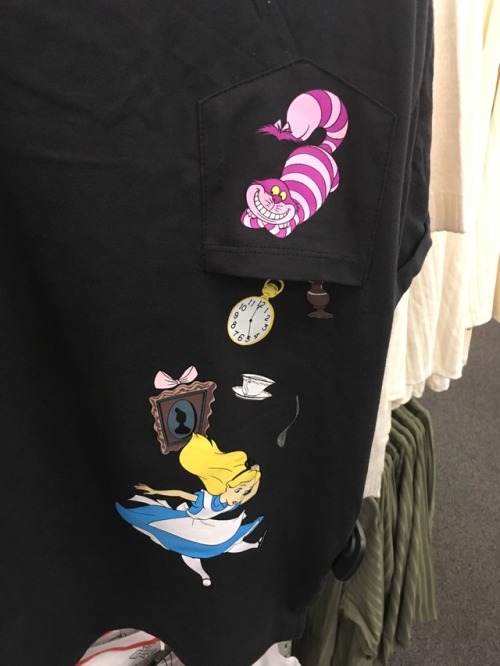 shiftythrifting:The shirt with the most useless pocket