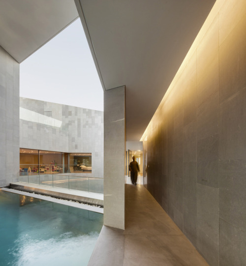 archatlas:PoolsWhat’s better than a house with a pool? A house...