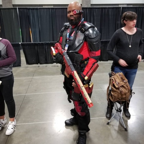 Amazing Deadshot cosplay @ #awesomecon2018 (at Walter E....