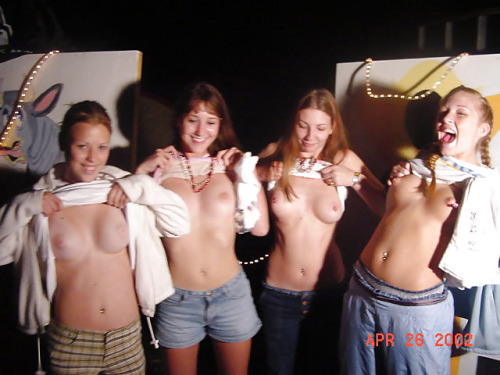 groupofnakedgirls:just-drunk-girls:Just Drunk Girls -...