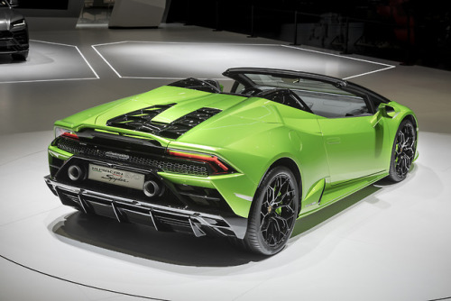 itcars:First Look: The Huracán EVO SpyderAutomobili...