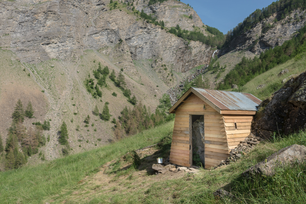 Cabin Porn Art Installation And Emergency Shelter In Crevoux