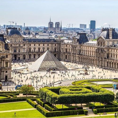 lilyadoreparis:Le Musée du Louvre, Paris.