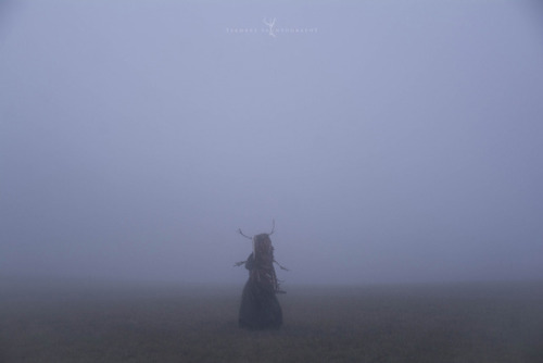 ysambre-fauntography:Through the deepest nothingness, dancing...