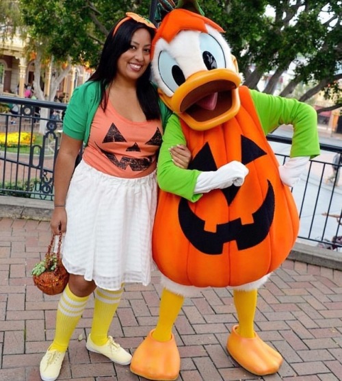 Pumpkin Donald is the cutest!!! 