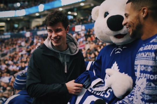 shawn mendes hockey jersey
