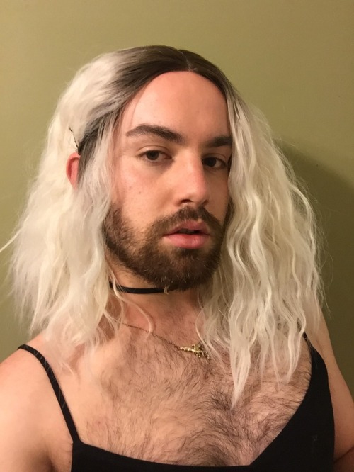 mundanemerman:Got a new wig!!!! Feeling like a hot lesbian....