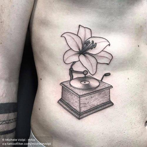 By Michele Volpi · mfox, done in Rapagnano.... facebook;flower;gramophone;illustrative;lily;medium size;michelevolpi;music;nature;rib;twitter