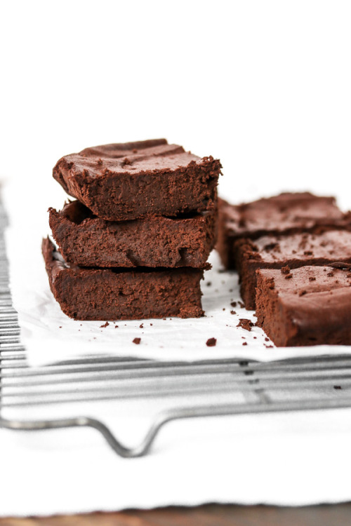 ransnacked:mocha flourless brownies | tasty seasons