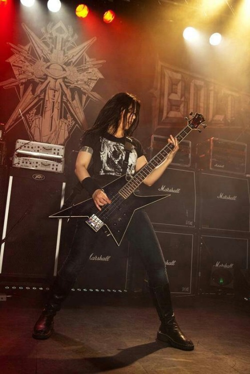 womenovmetal:Jo BenchBolt Thrower