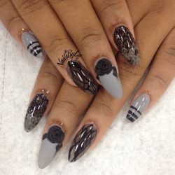 Stiletto Nail Art: Photo