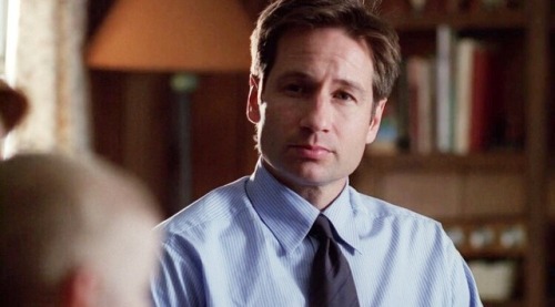 foxywithsculls:jkssjjj I can’t handle the way mulder looks at...