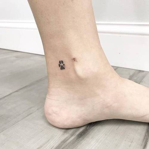 By JK Kim, done in Queens. http://ttoo.co/p/159166 small;dog paw;jkkim;micro;paw;animal;tiny;ankle;ifttt;little;minimalist