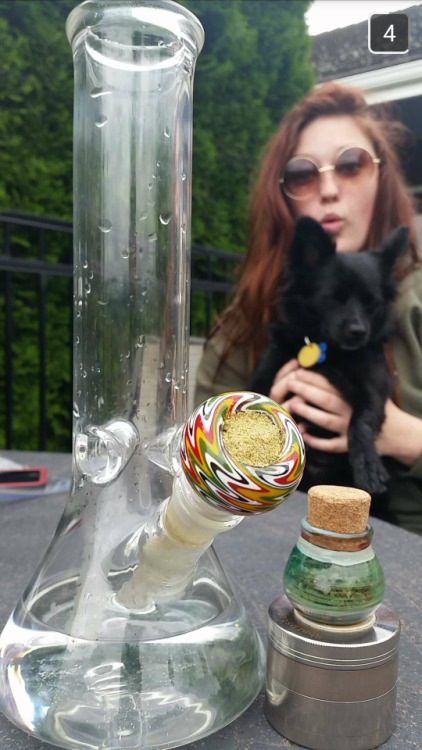 stoned-adventurer:Keefy bowls in the brand new bong!!!