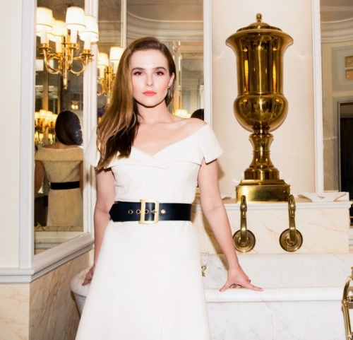 subtleelevation:Zoey Deutch