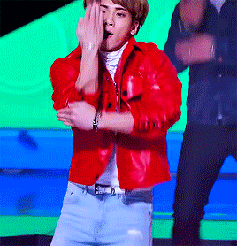 jonghyun kim jonghyun shinee 1of1 gif:jonghyun my blue moon my pearl aqua moon gifs flashing gif tw my gifs