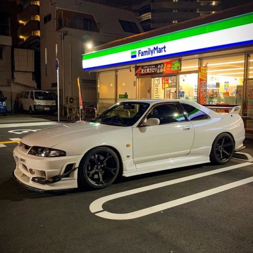 untouchvbles:Nissan Skyline GT-R (R33)