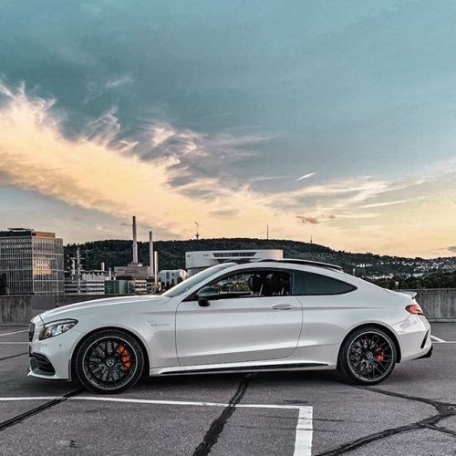 [Kraftstoffverbrauch kombiniert: 10,1 l/100 km | CO₂-Emissionen kombiniert: 230 g/km | mb4.me/dat-Leitfaden | Mercedes-AMG C 63...
