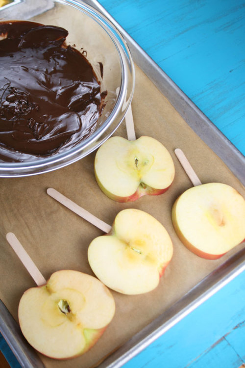 sweetoothgirl:Chocolate Turtle Apple Slices