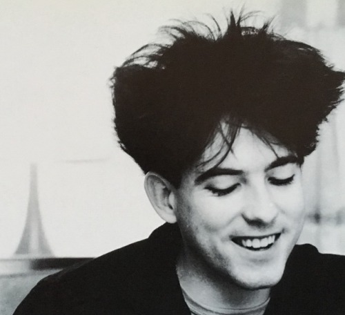 thecure-dot-cz:Pictures of Robert Smith taken from The Top...