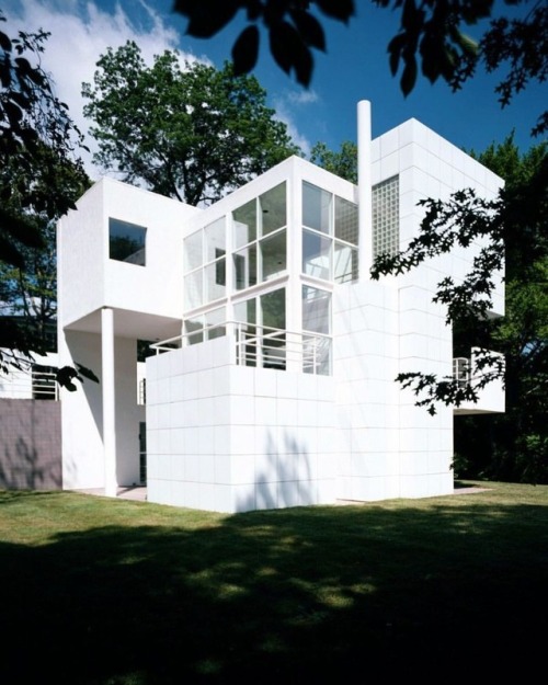 neontalk:
“Giovannitti House by Richard Meier 1979-1983🇺🇸 Also follow @concepttalk for retro product design
”