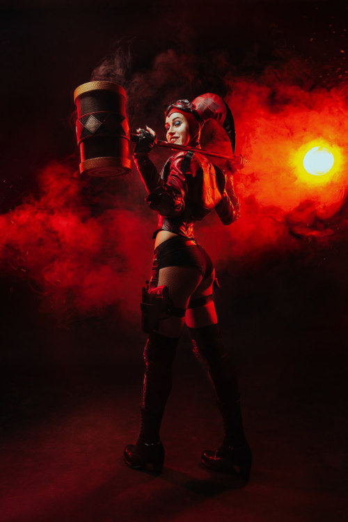 funsui:DC Injustice 2 Harley Quinn Cosplay by Anastasia...