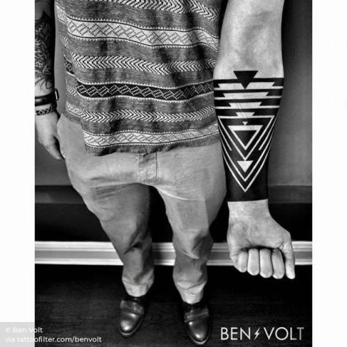 By Ben Volt, done at FORM8 Tattoo, San Francisco.... big;benvolt;op art;facebook;blackwork;twitter;inner forearm;geometric