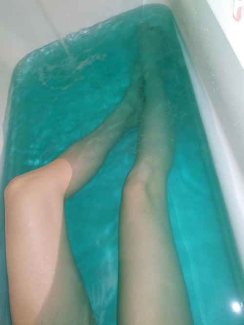 sedatethewickedmind:Im a mermaid