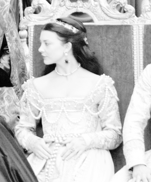 anneboleynqueen:official promotional photography for the tudors...