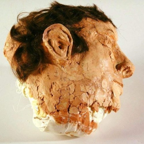 congenitaldisease:
“On the 11 of June, 1962, three inmates escaped from Alcatraz prison. They created fake heads fashioned from soap, toothpaste, concrete dust, and toilet paper and used them as decoys to fool the guards into thinking they were still...