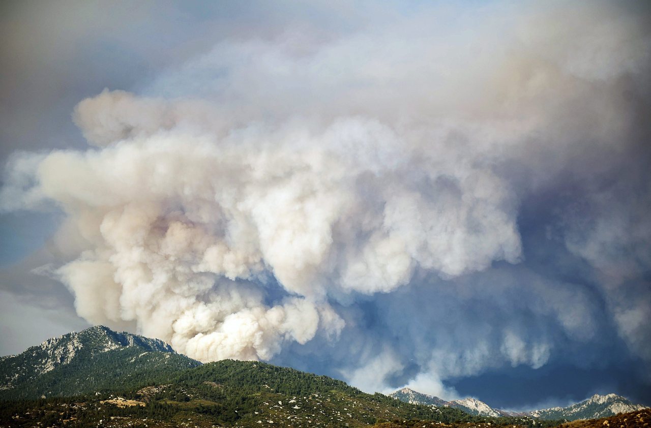 California Mountain fire continues, about 6,0000... - Los Angeles Times