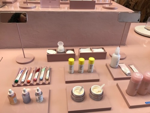 longlashedingenue:Glossier LA Showroom