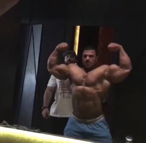 arabmuscles:UNREAL ARAB BEAST. SO HUGE HE LOOKS LIKE A MORPH...