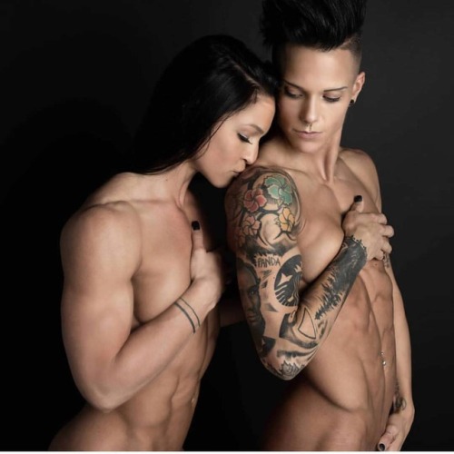 templeoftheamazons:Jessi Vogel and Jessica Cox—See more at...