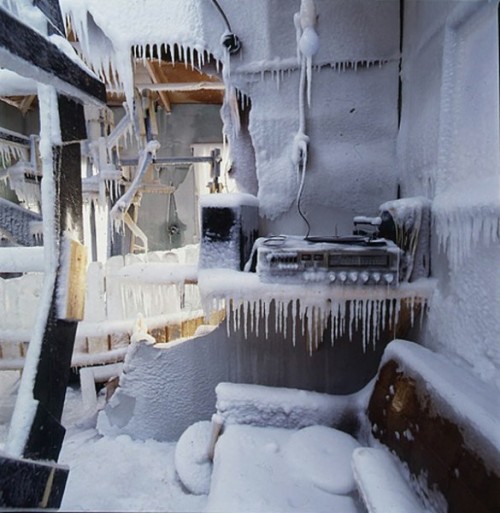 thefabulousweirdtrotters:Abandoned Cottage Frozen by Chris...