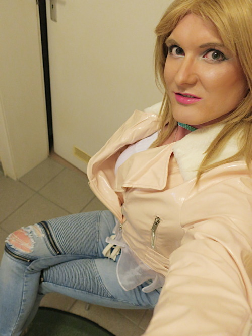 trishy:rebchen01:girly bitch in pink ;)via...