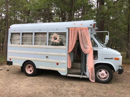 adventure-heart:School bus converted into a small home by...