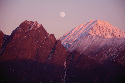 escapekit:Moments With the MoonNorway-based...