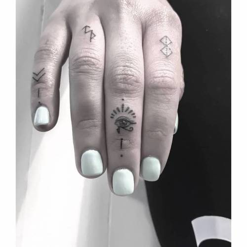 25 Pleasing Egyptian Tattoos On Fingers  Tattoo Designs  TattoosBagcom