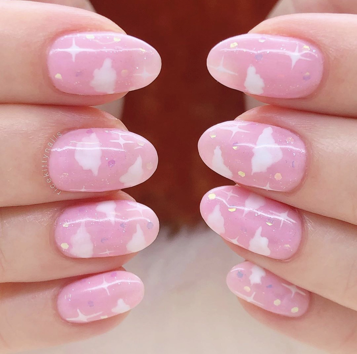 Прозрачные розовые ногти