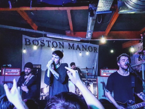 asthewindfloatshome:Boston Manor in Manchester last night 