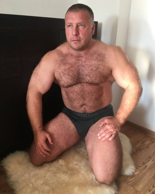 oca-1:andremarkpts:@xxlhotmuscle #musclebear #muscleworship...