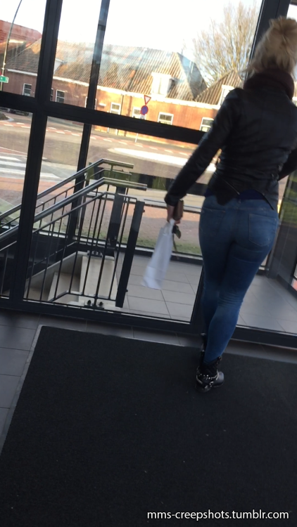 mms-creepshots:Nice sexy ass in skinny jeans <3