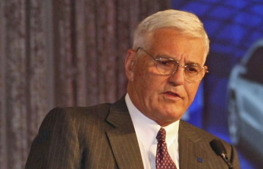 bob lutz oct08 wikicommons